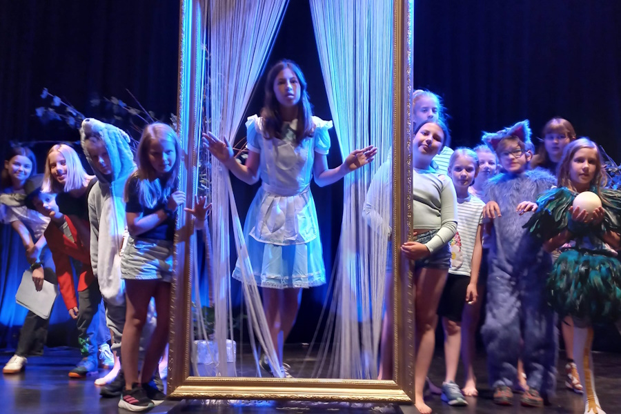 2025_Alice.im.Wunderland 5.jpg